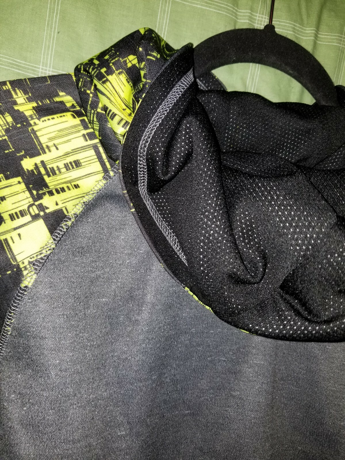 Puma Youth Hoodie Color: Gray w/ Lime Green GRAPHIC Youth Size: XL(18-20) NICE!!