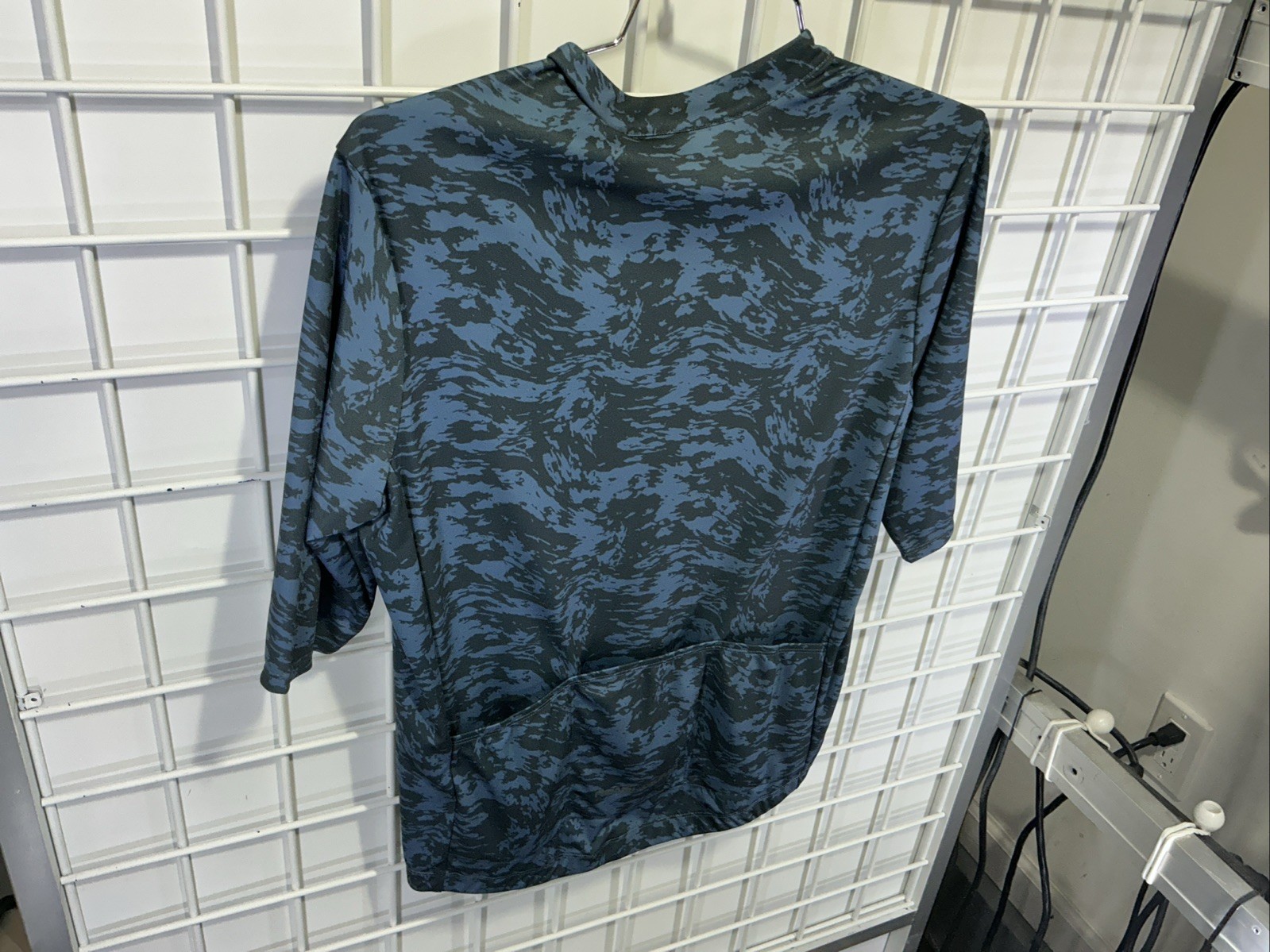 PEARL iZUMi Attack Short-Sleeve Jersey – Men’s Medium Dark Slate Waverock $90