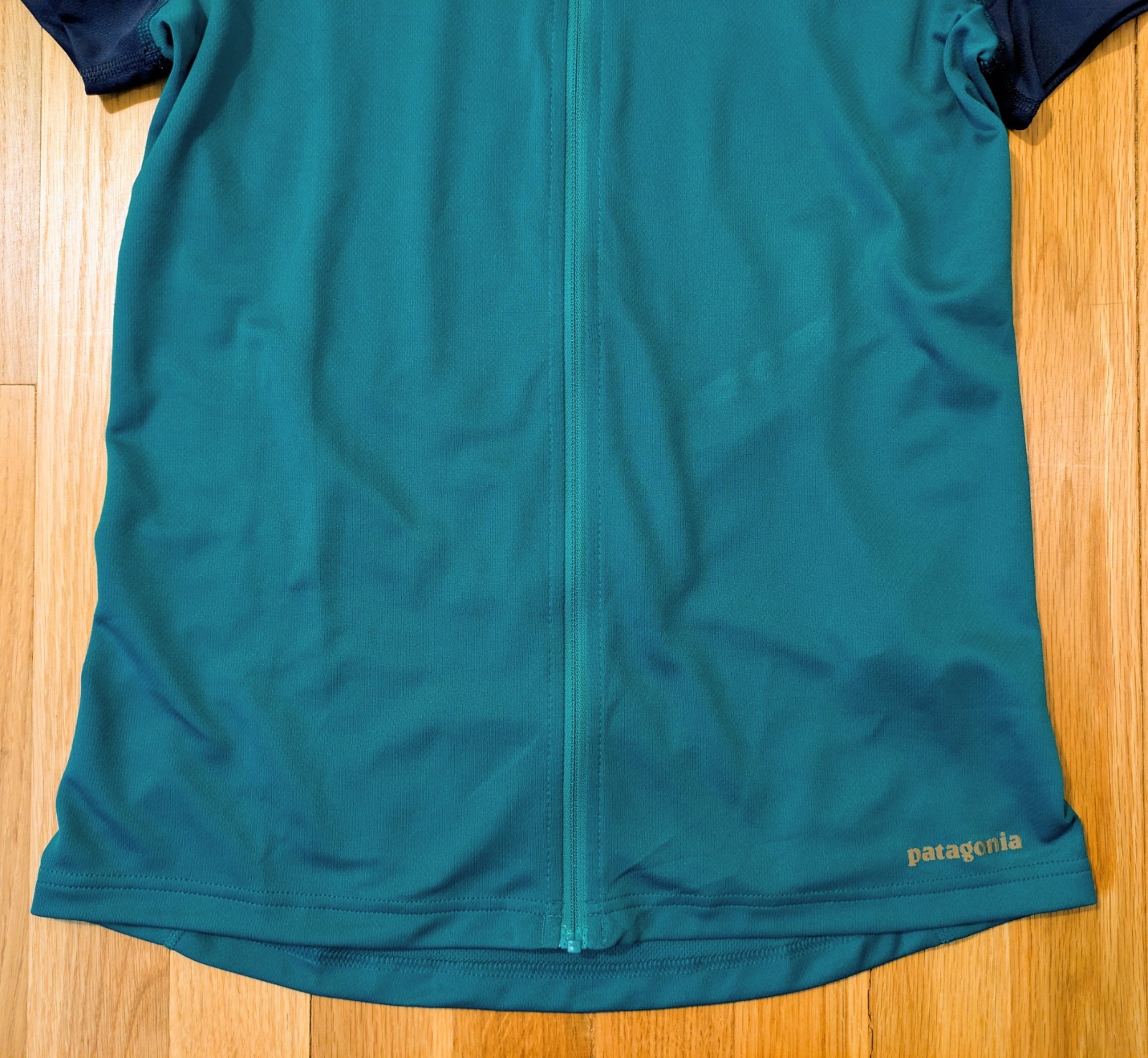 Patagonia Women’s Full-Zip Cycling Jersey Teal/Navy sz XS *Slight Damage*