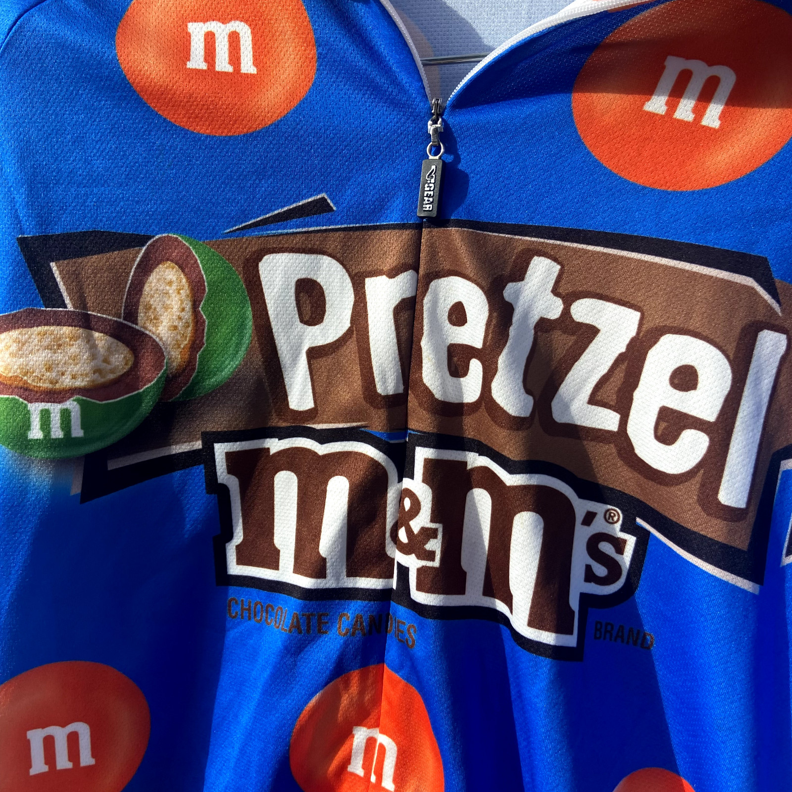 V Gear Mens Club Cut Large L M&M’s Pretzel Blue Orange Pockets 4″ Zip