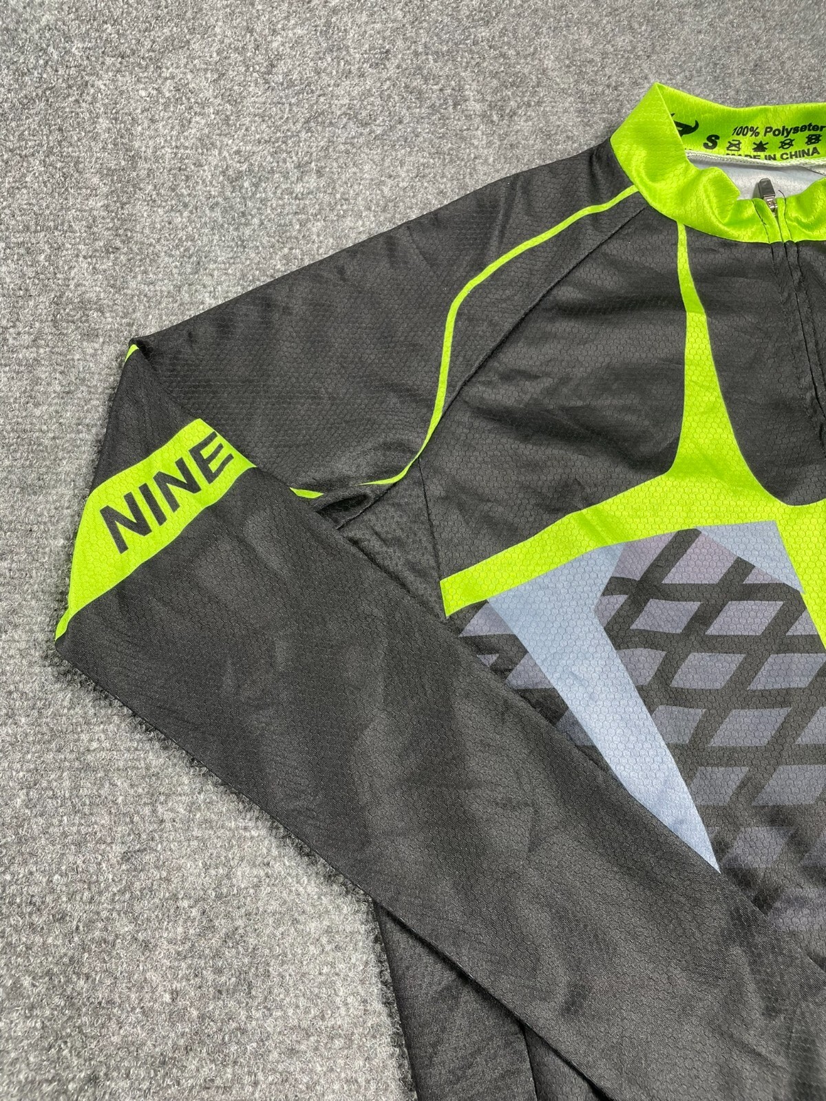 Nine Bulls Men’s Black/Green Elastic Waist Back Pockets Bicycle Jersey Size S