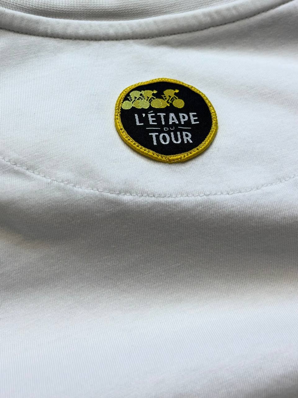 Rapha L’Etape du Tour Cycling T-Shirt White Burgundy Size L Glieres Colombiere