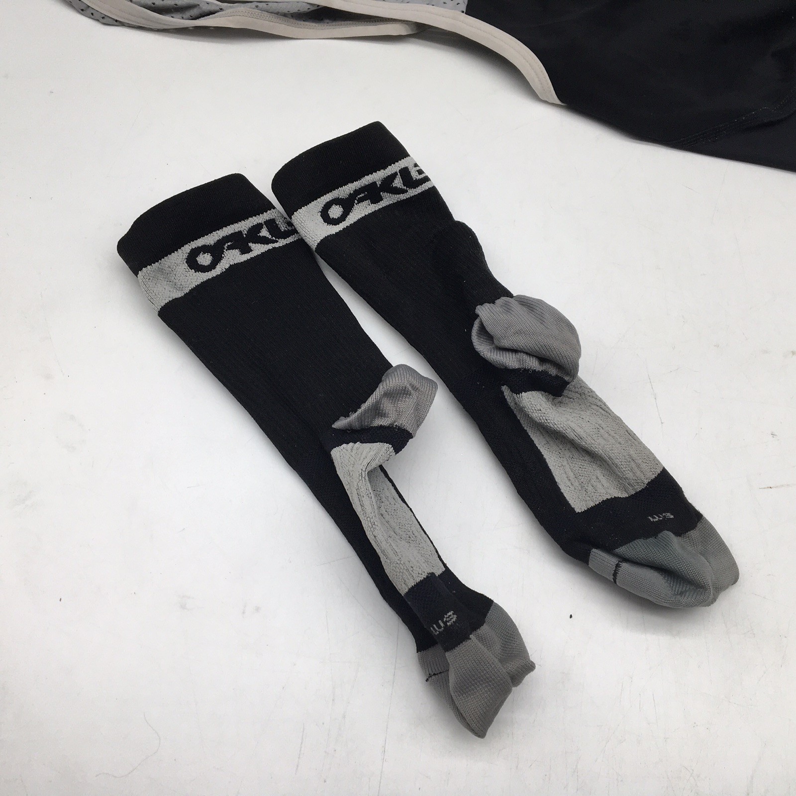 Hincapie Oakley Mens Cycling Kit Jersey (S) and Bib Shorts (M) Socks Read