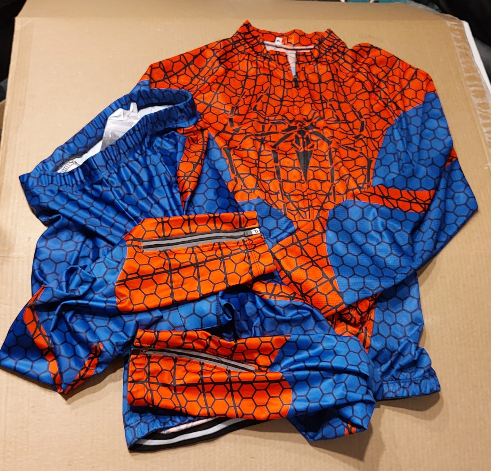 Men’s Spiderman Costume Cycling Jersey & Chamois Pants Long Sleeve 20.5″ Chest