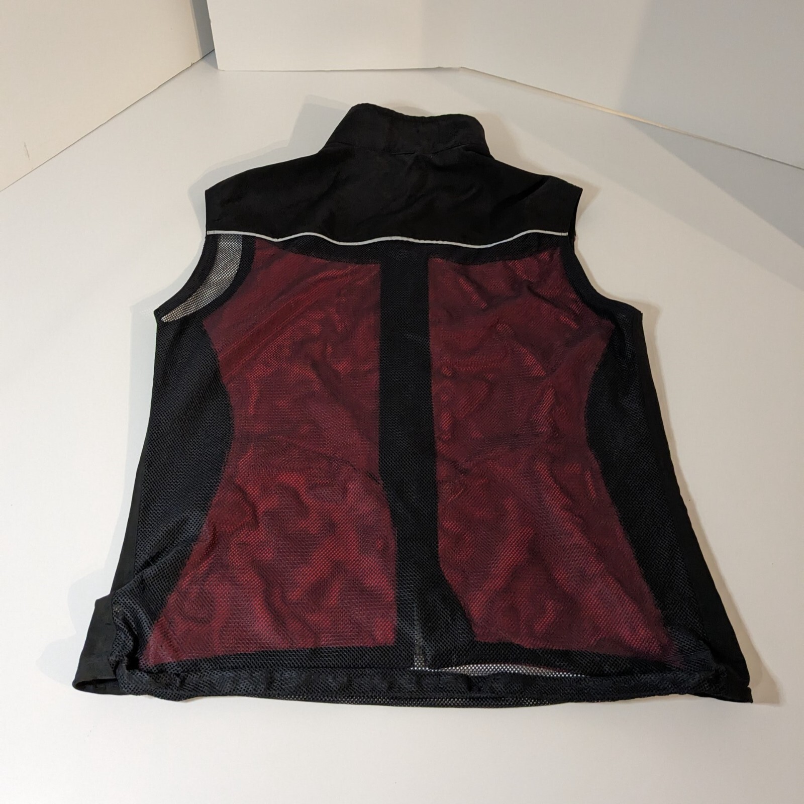 Shebeest Women’s Medium Cycling Vest, Bike, Run, Packable, Mesh Back, Red, Black
