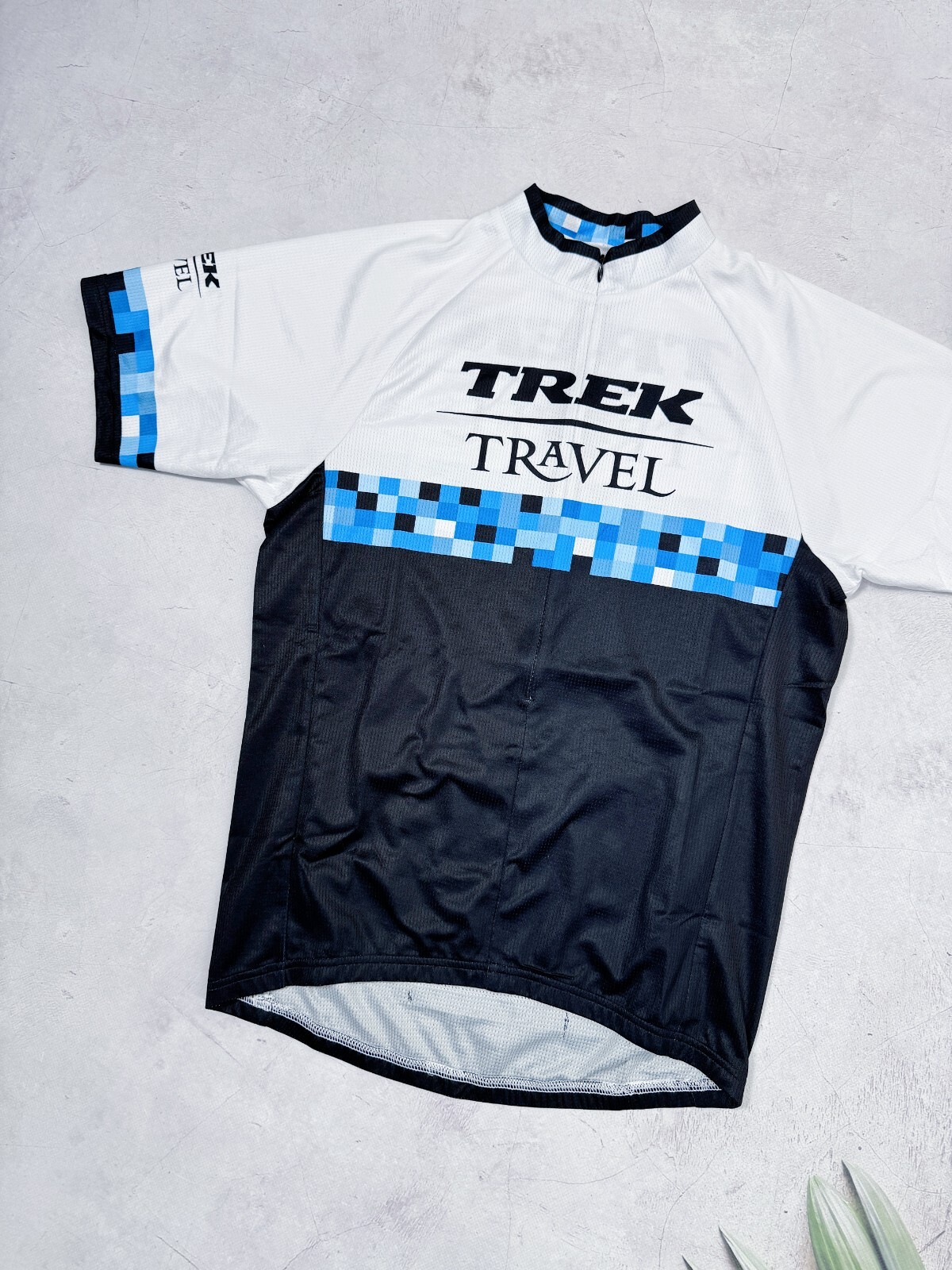Bontrager Trek Travel Cycling Jersey Blue and White Checkered size Medium