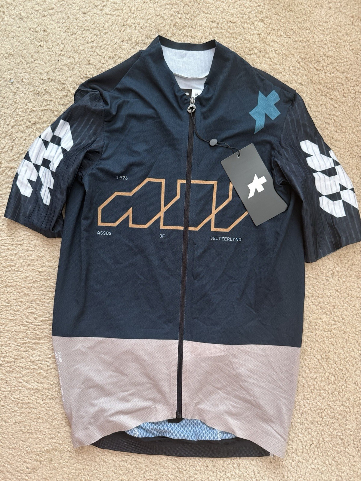 Assos Men’s 2026 EQUIPE RS JERSEY S11 SOMETHING TO SAY Medium – NEW