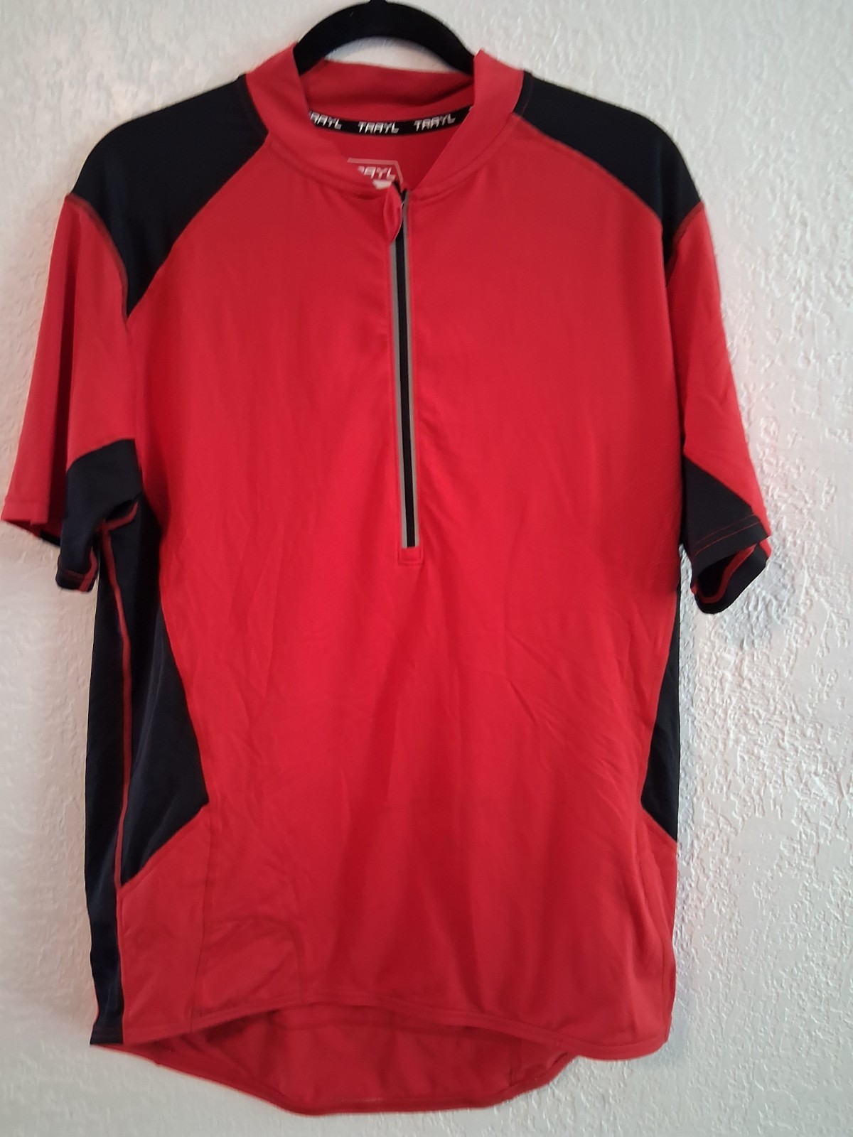 Trayl Size Medium Red & Black Bicycling Triathlon Back 3 Pocket Jersey Shirt
