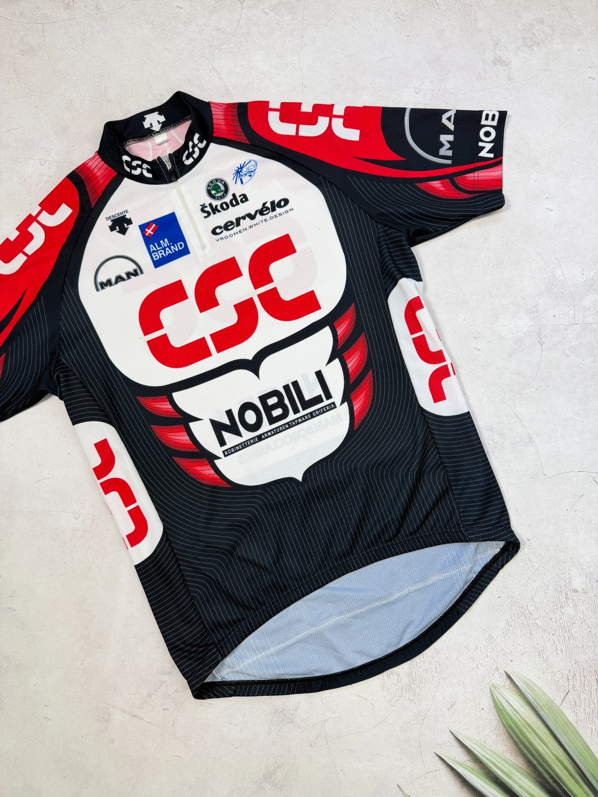 Descente Team CSC Skoda Man UCI Pro Tour Nobili Cervelo Cycling Jersey – 6 / L
