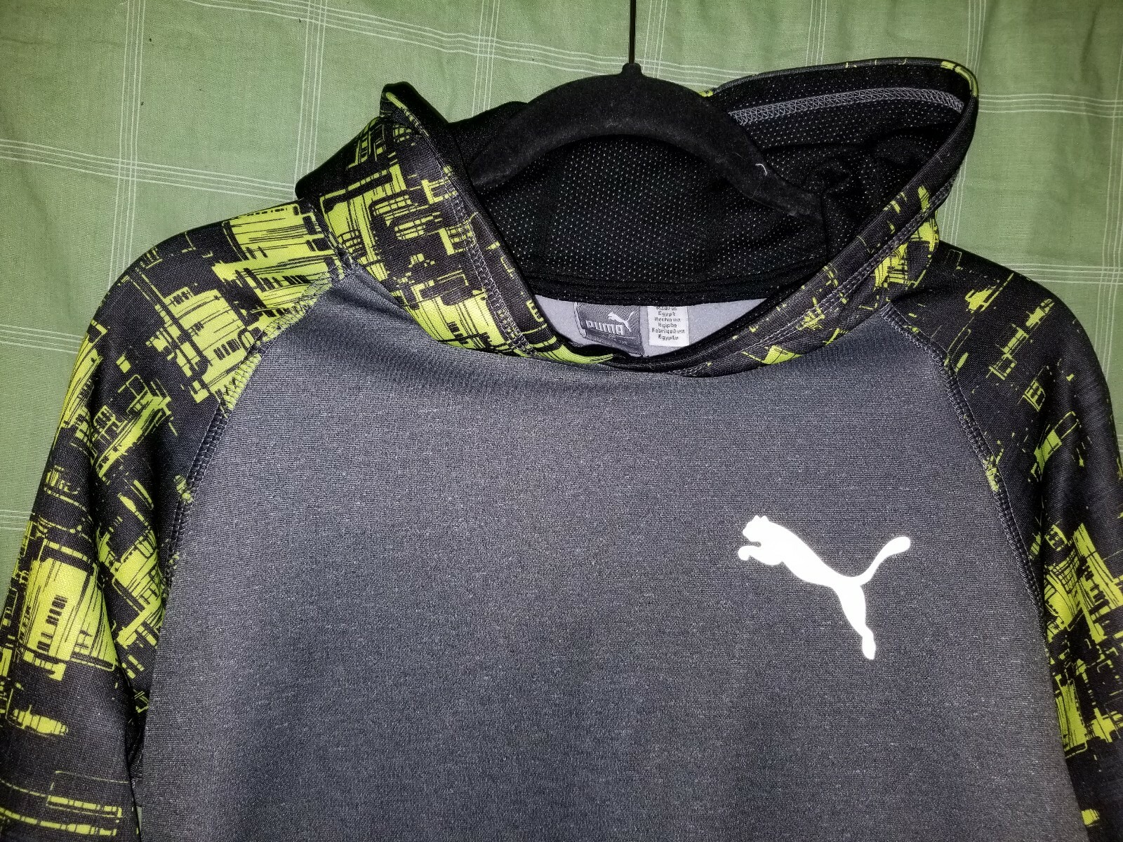 Puma Youth Hoodie Color: Gray w/ Lime Green GRAPHIC Youth Size: XL(18-20) NICE!!