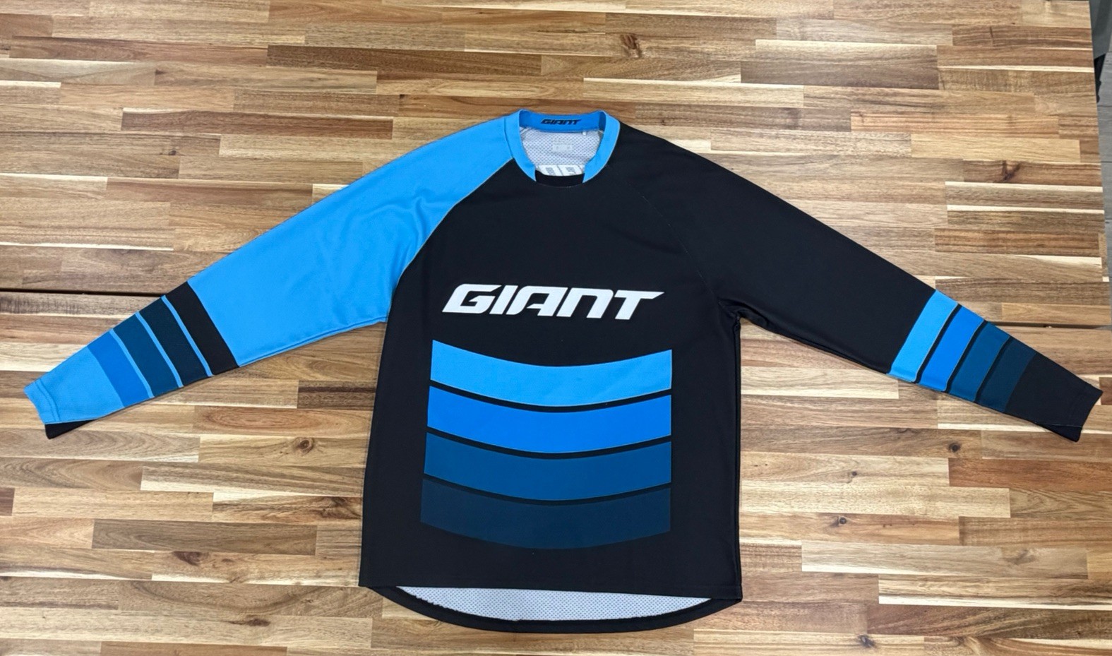 Giant Bicycles Transfer Long Sleeve Mountain Bike Cycling Jersey Men’s Small