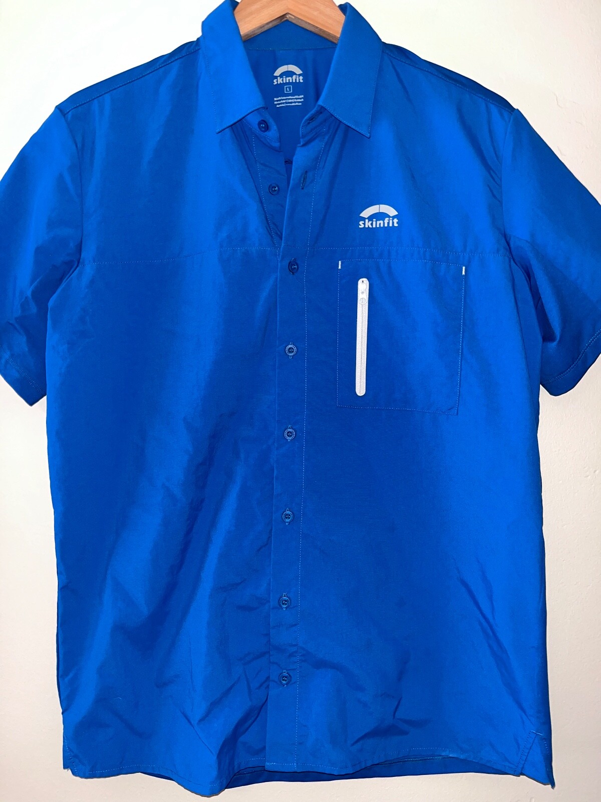 Skinfit Men’s Alvera Travel Shirt Sport Short Sleeve Button Stretch Blue Size L