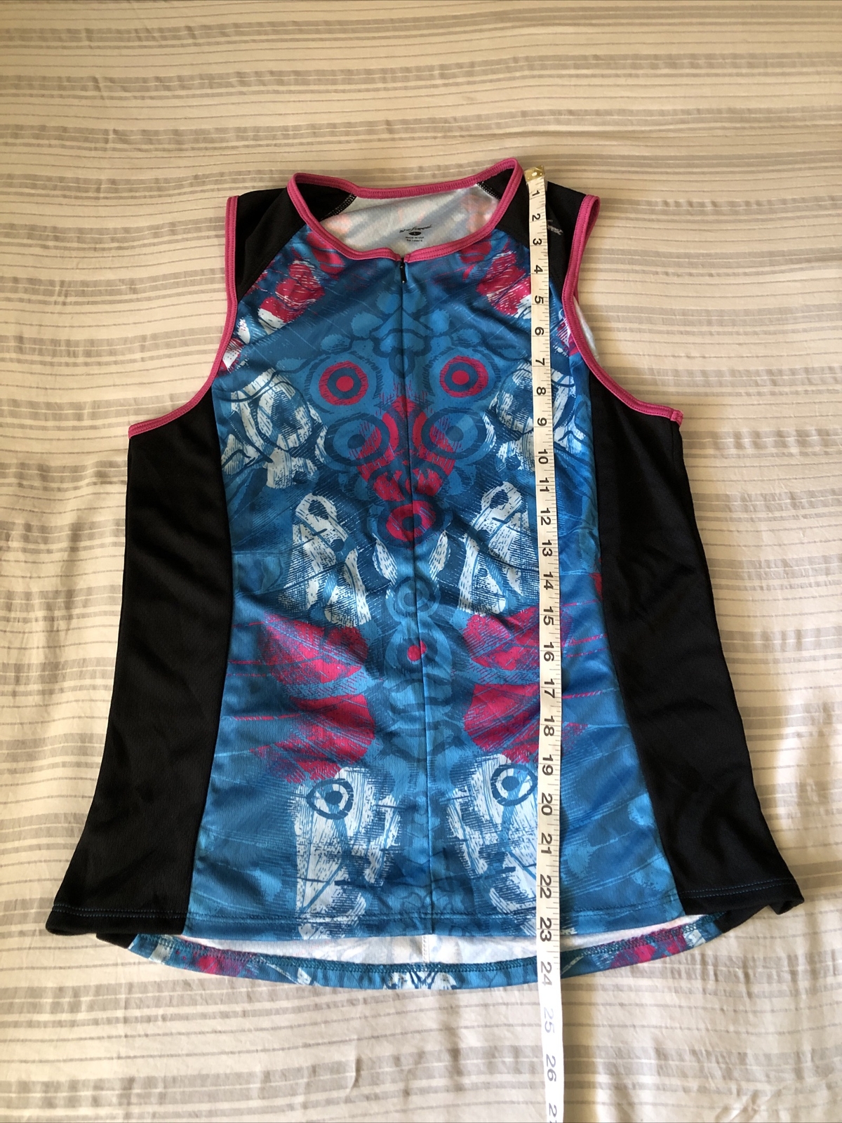 NWOT New SHE BEEST cycling Too LARGE front Zip Back Pockets