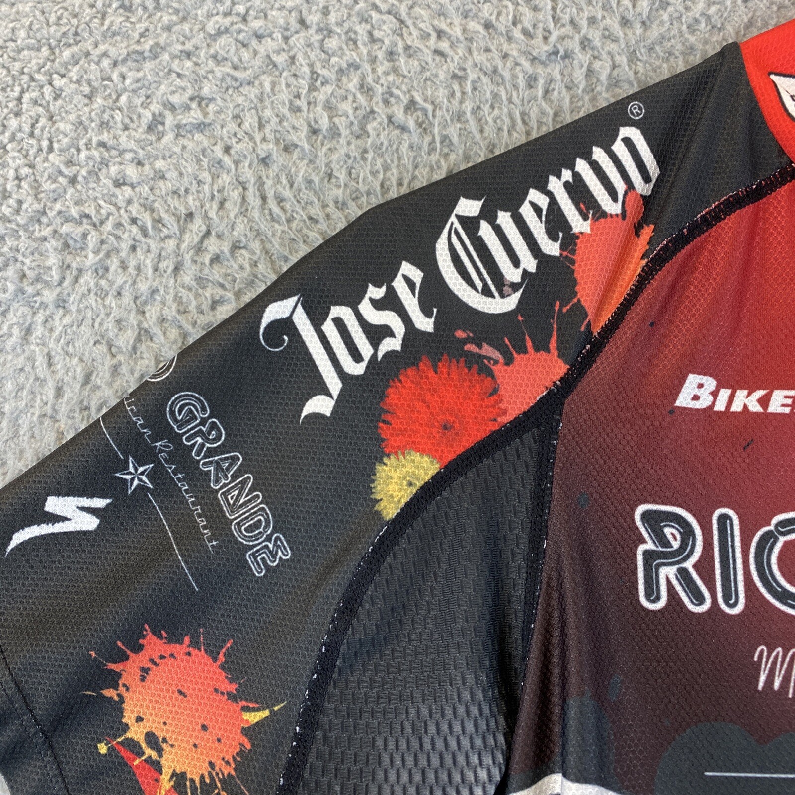 Men’s Sugoi Cycling Jersey Size L LOOSE Waist Band / 83-15