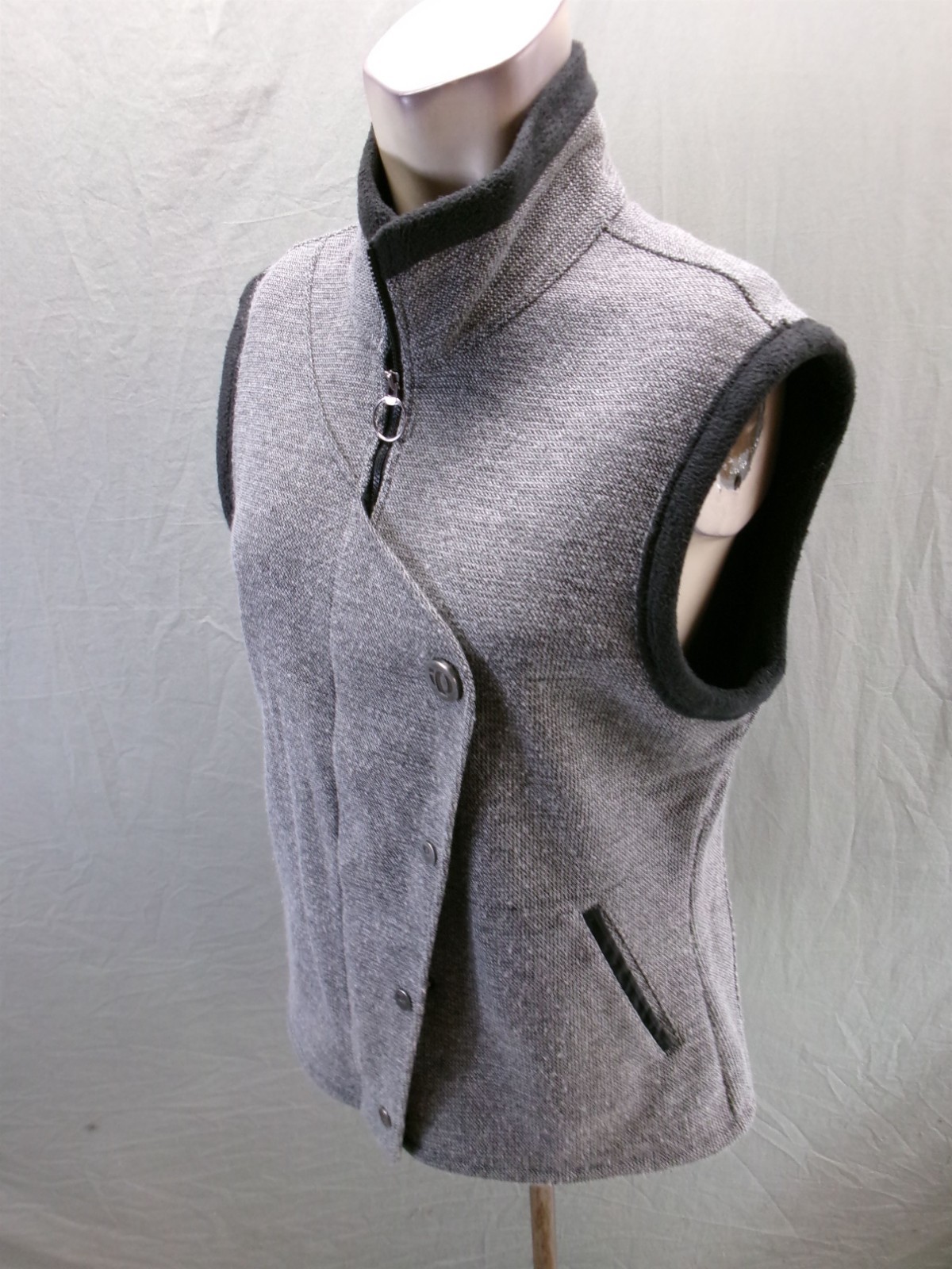 Pearl Izumi Size L Womens Gray Cycling Fleece Lined Zipper Button Sport Vest 976