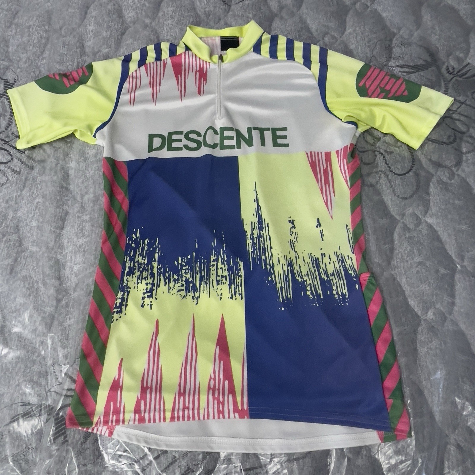 DESCENTE Cycling Jersey Coolmax Short Sleeve Back Pockets 1/4 Zip M Logo Stretch