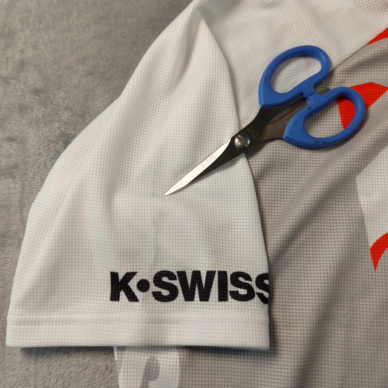 K-Swiss Cycling Jersey Men’s Size Large Pockets on back, Flaw/Stain on shoulder