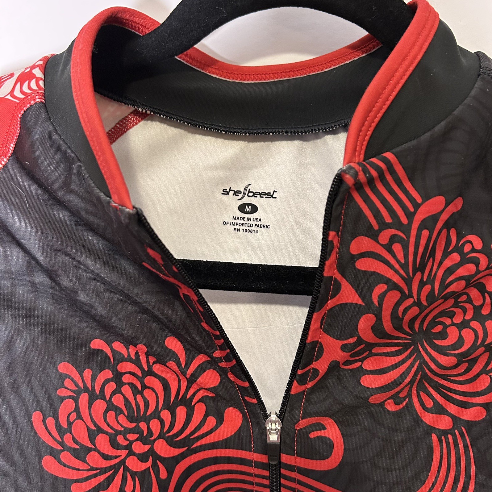 Shebeest Women’s Medium Cycling Lined Jersey Model Divine L/S Hana Black and Red