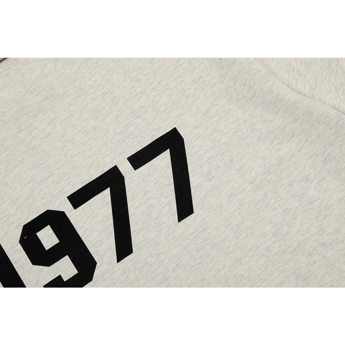 Flocking short-sleeved men’s T-shirt casual and loose fashion designer
