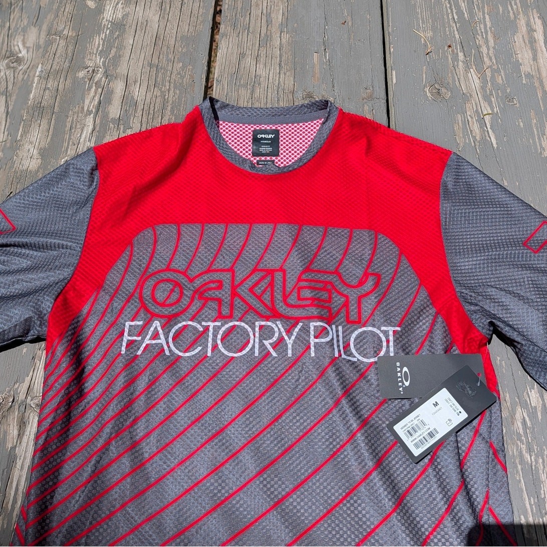 NWT Oakley Factory Pilot Seeker 75 SS MTB Jersey Men’s Medium Red Grey