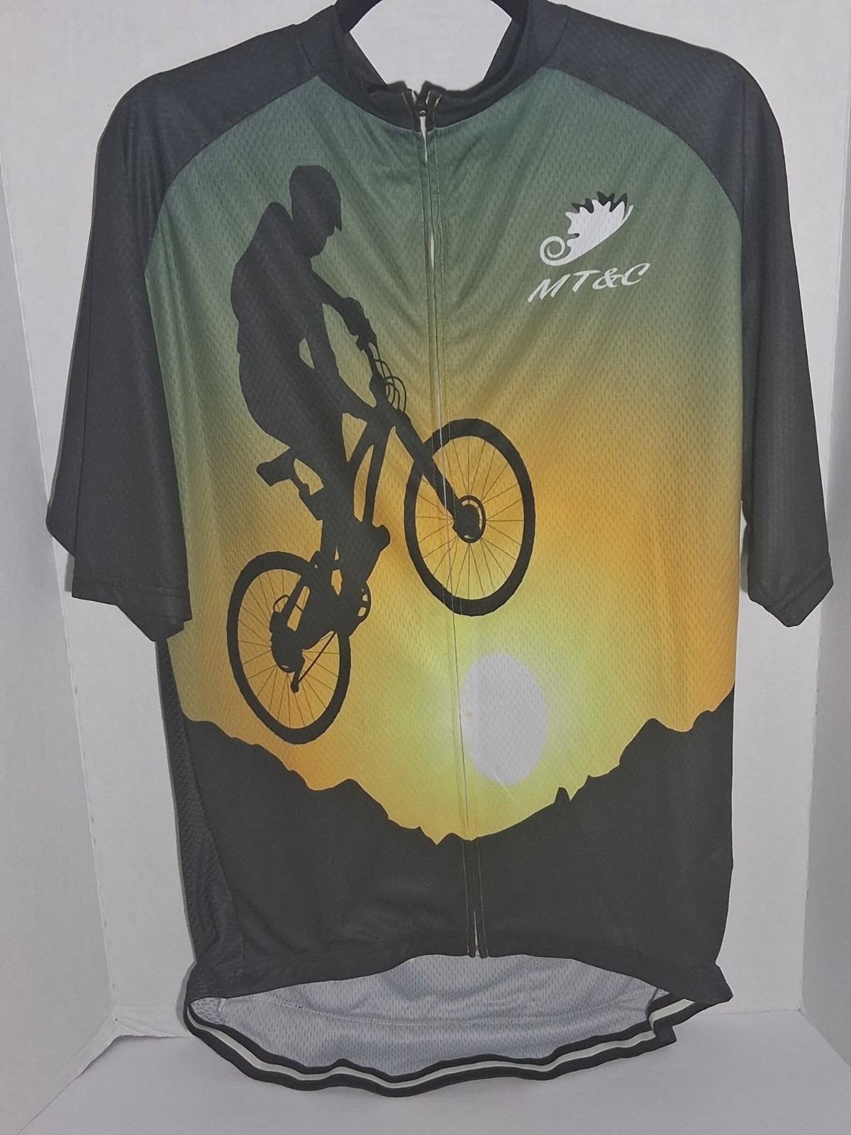 MT&C CYCLING Shirt Mens XXX Large. ZIP UP COOL MAX WITH BACK POCKETS Brand New