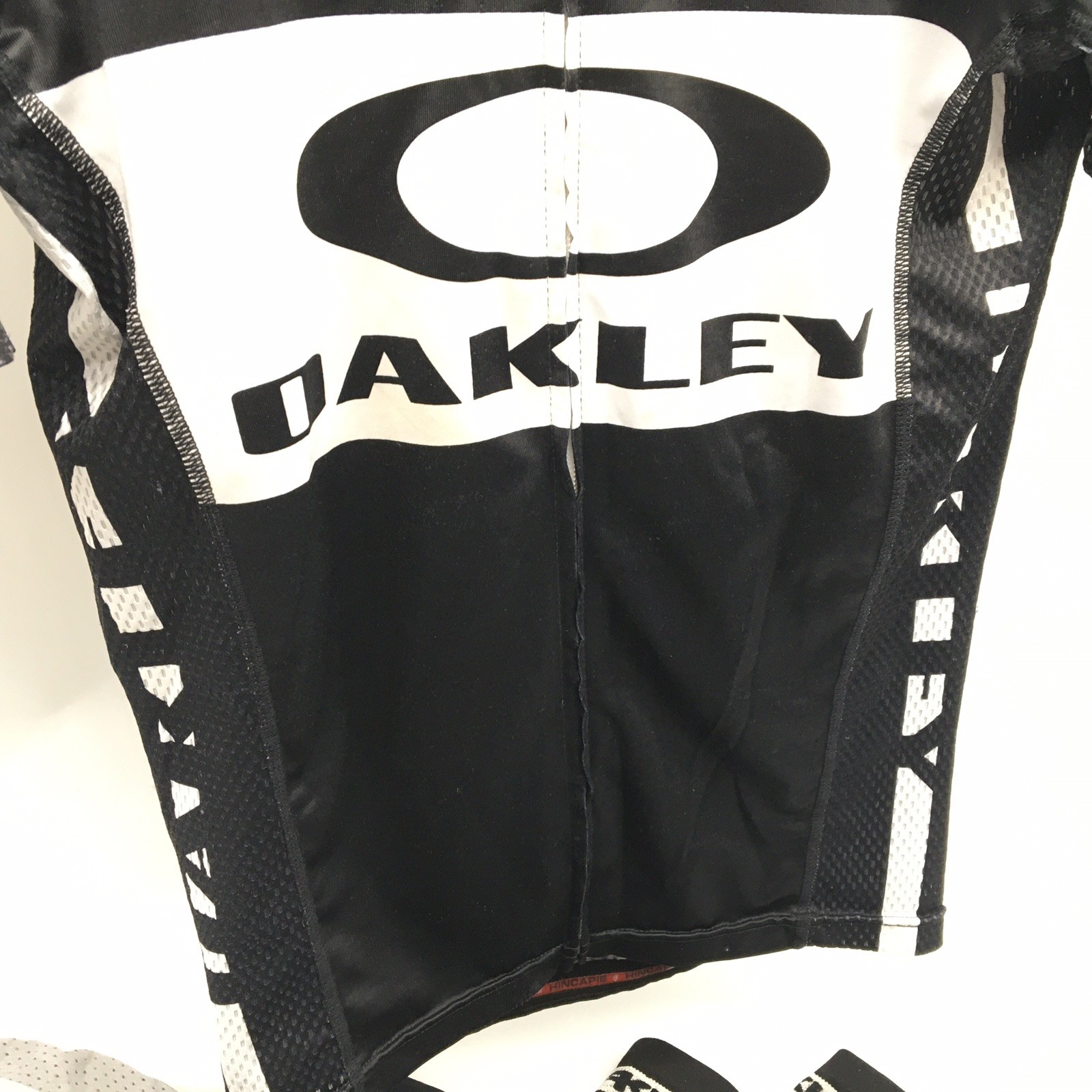 Hincapie Oakley Mens Cycling Kit Jersey (S) and Bib Shorts (M) Socks Read