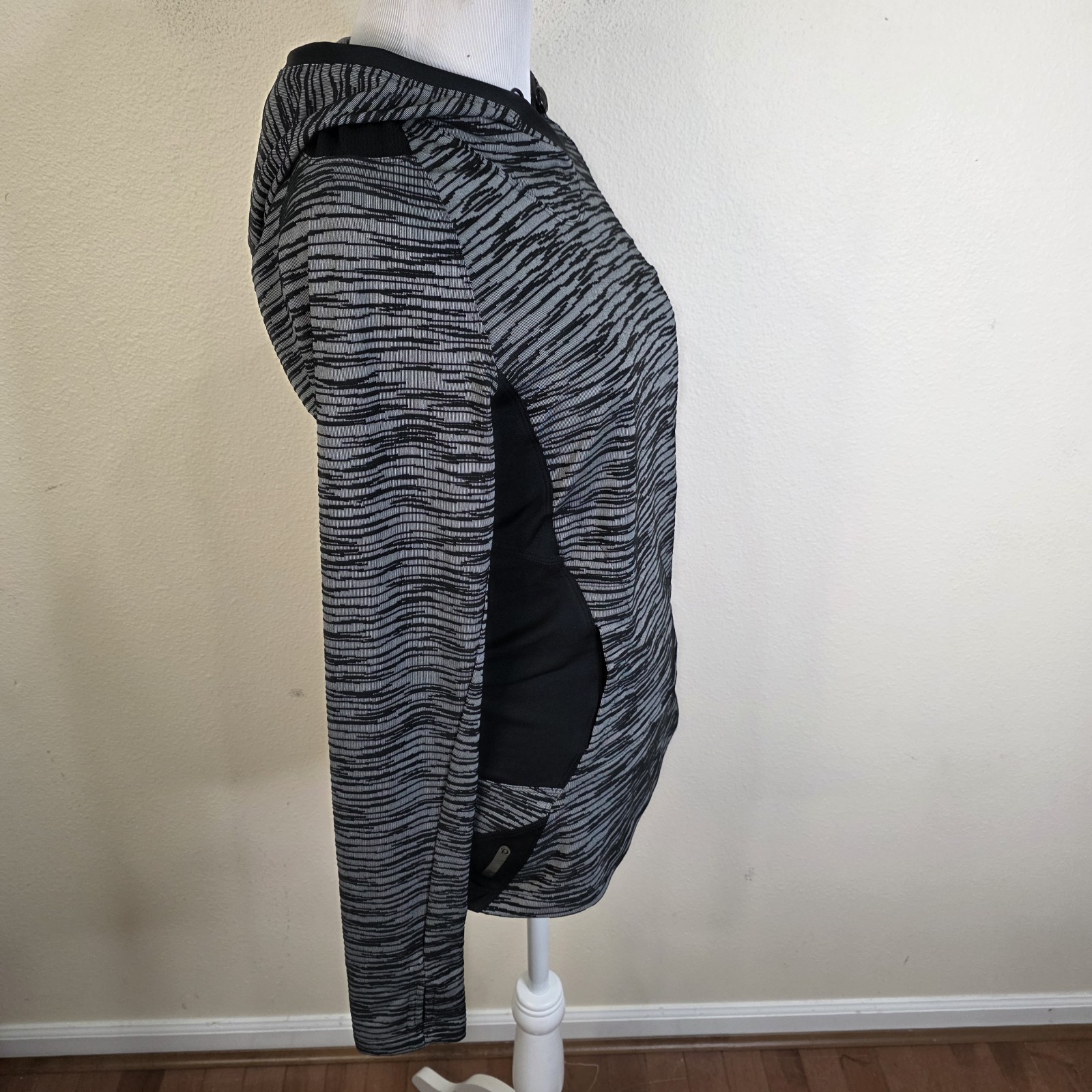 Pearl Izumi Hooded Long Sleeve Cycling, Running Shirt Gray Stretch Size Medium