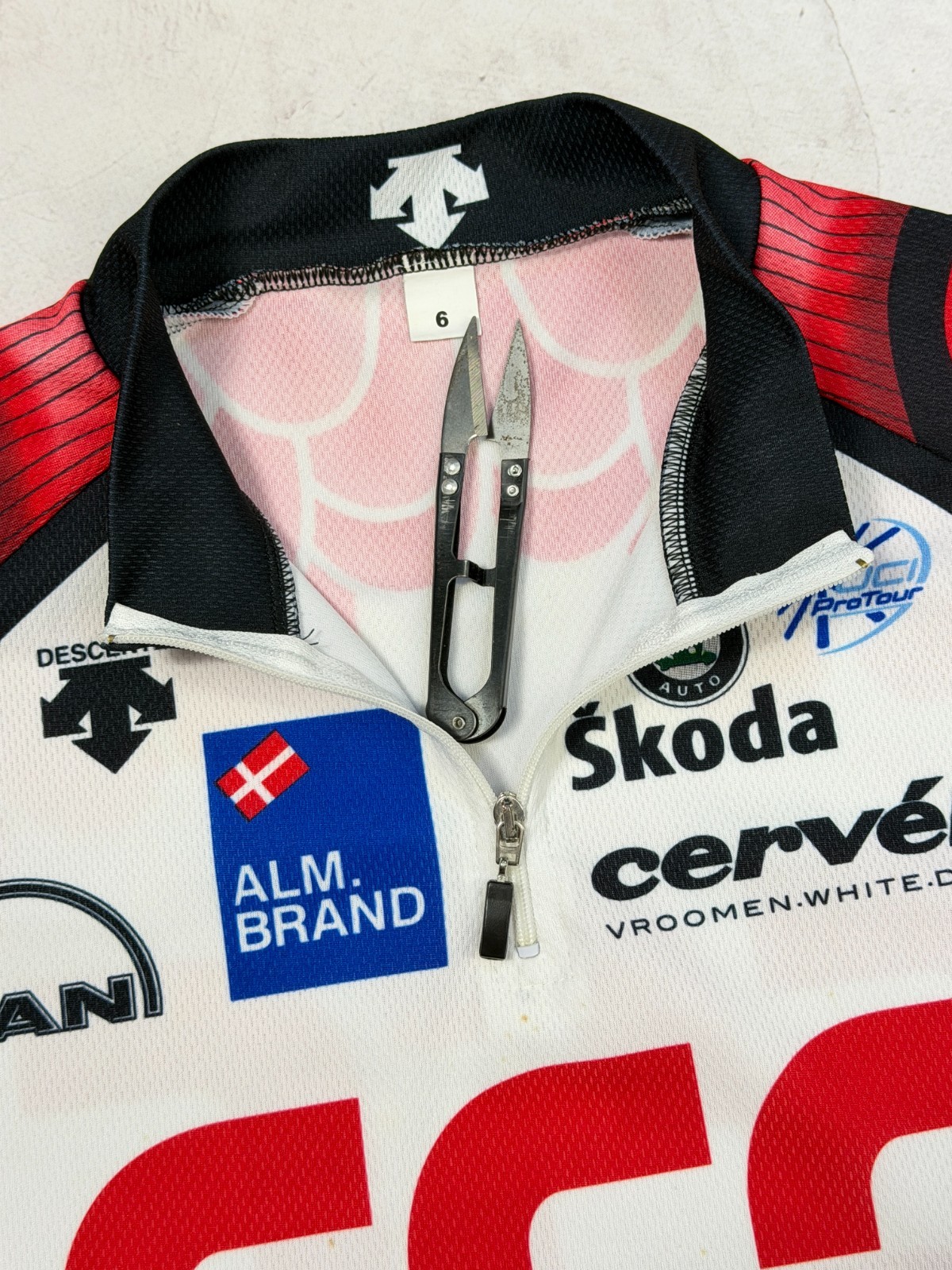 Descente Team CSC Skoda Man UCI Pro Tour Nobili Cervelo Cycling Jersey – 6 / L