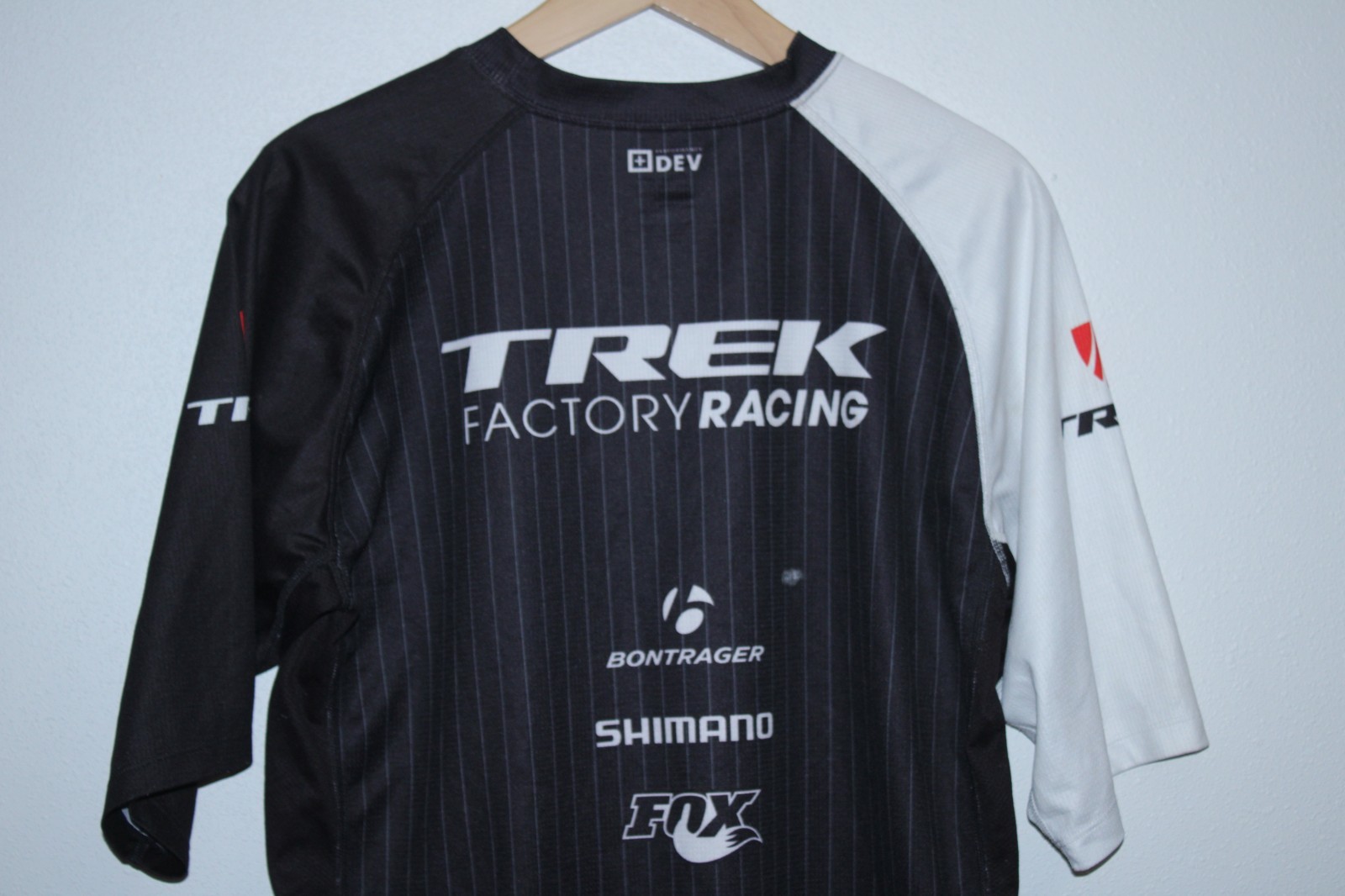Trek Factory Racing Men’s Cycling Jersey Medium 42″ Chest 26/28″ T2B 3/4 Sleeve~