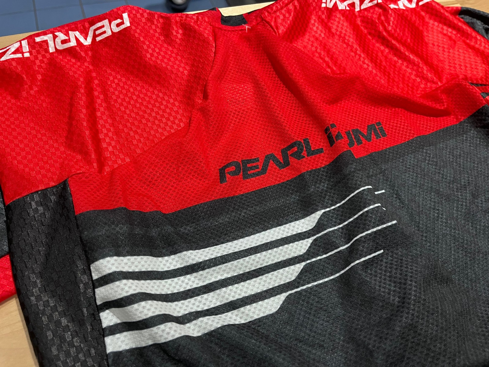PEARL IZUMI Pro Mesh Jersey Red/Black Short Sleeve Zip Cycling Jersey Women’s XL