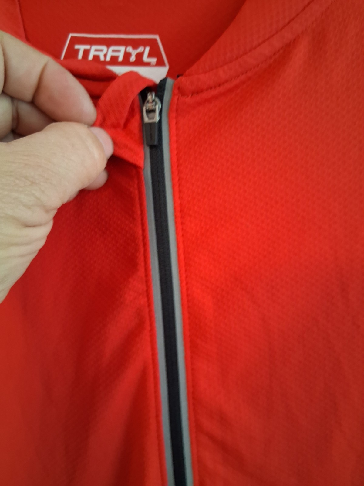 Trayl Size Medium Red & Black Bicycling Triathlon Back 3 Pocket Jersey Shirt