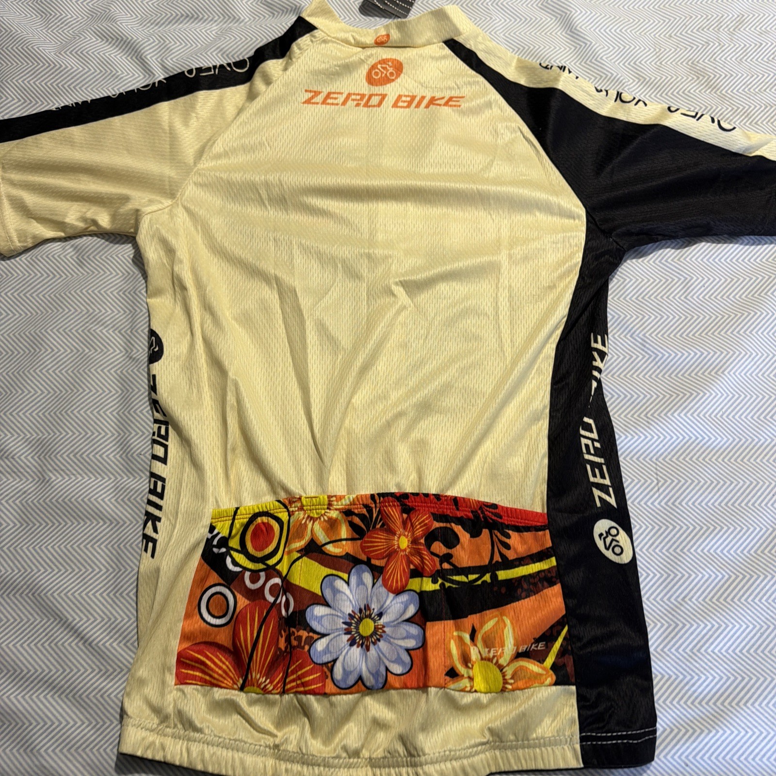 NWT Zero Bike women’s cycling shirt with three back pockets Large Yellow Floral