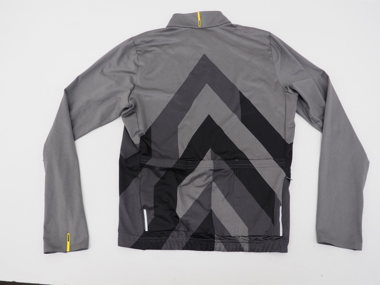 Mavic Cosmic Long-Sleeve Cyclinig Graphic Jersey – Men’s Size Medium Grey Black