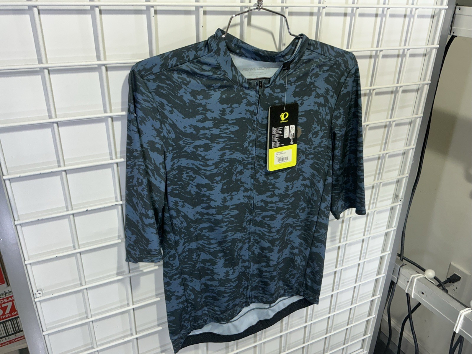 PEARL iZUMi Attack Short-Sleeve Jersey – Men’s Medium Dark Slate Waverock $90