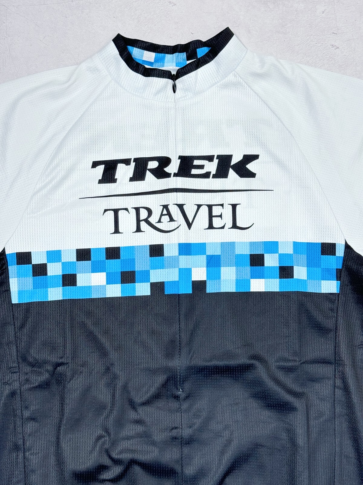 Bontrager Trek Travel Cycling Jersey Blue and White Checkered size Medium