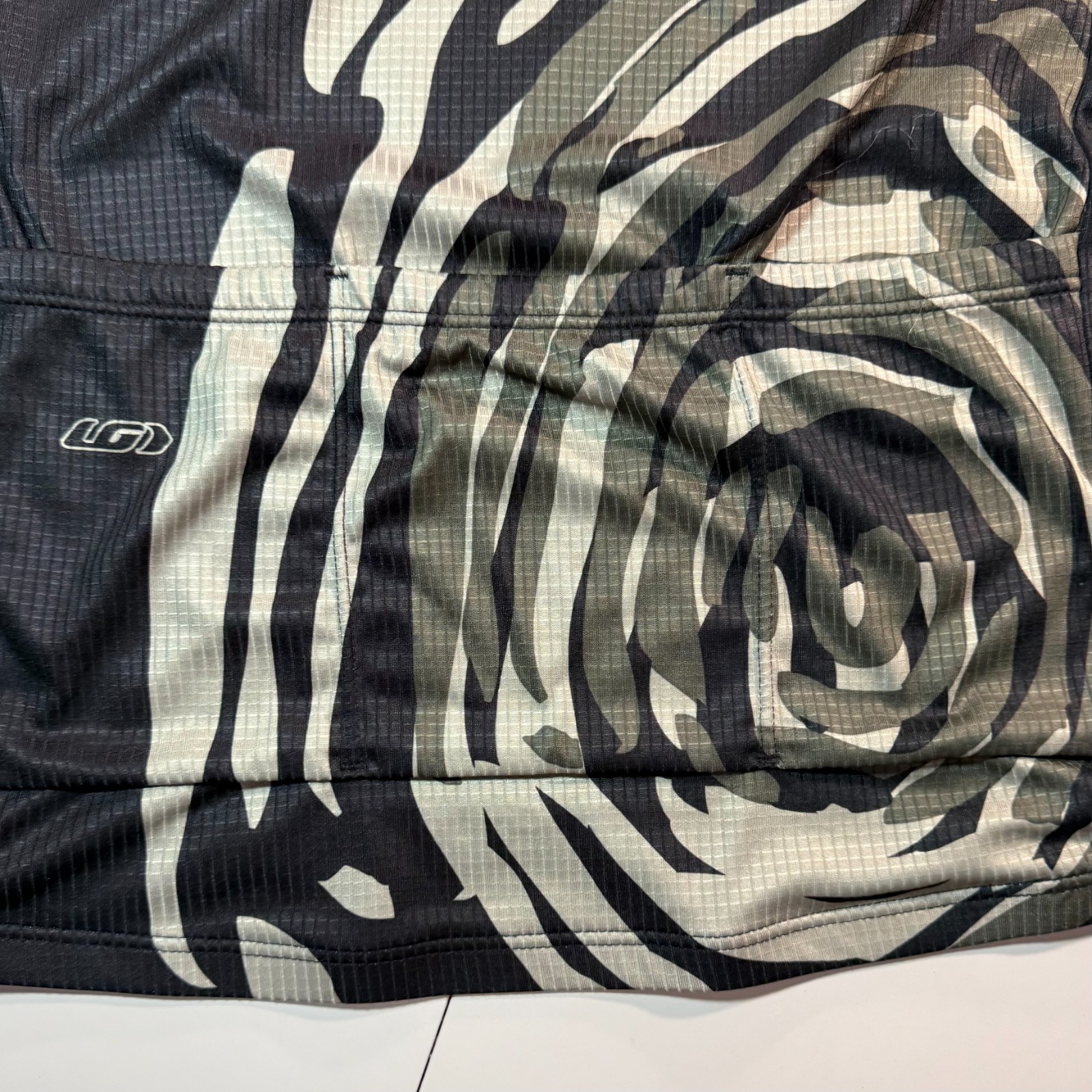 Men’s Louis Garneau Bicycle Racing Shirt Size M Black Compression Fit Sleek