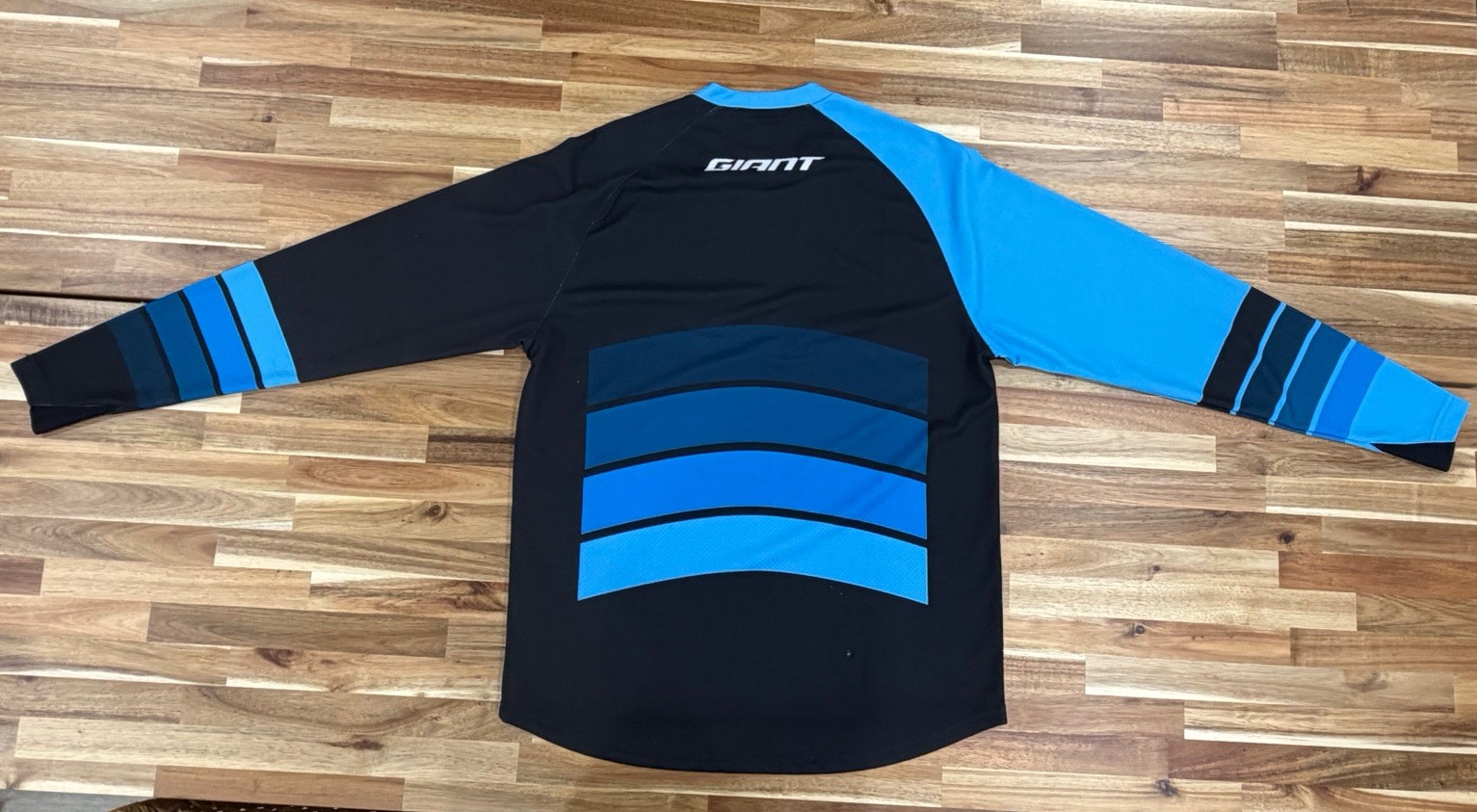 Giant Bicycles Transfer Long Sleeve Mountain Bike Cycling Jersey Men’s Small