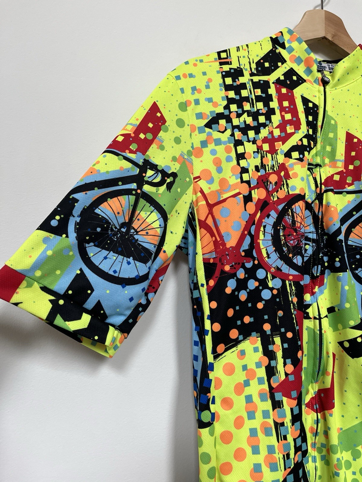Aero Tech Designs Cycling Jersey Shirt XL Abstract Bright Back Pockets Full Zip