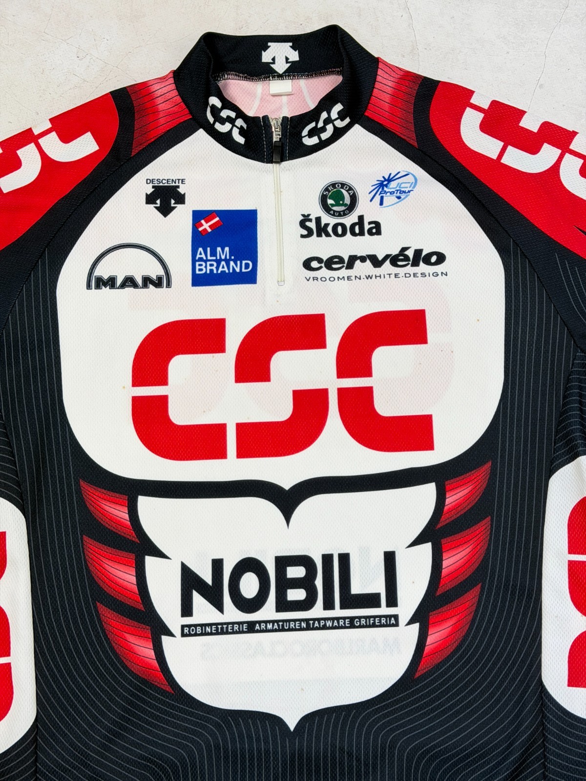 Descente Team CSC Skoda Man UCI Pro Tour Nobili Cervelo Cycling Jersey – 6 / L