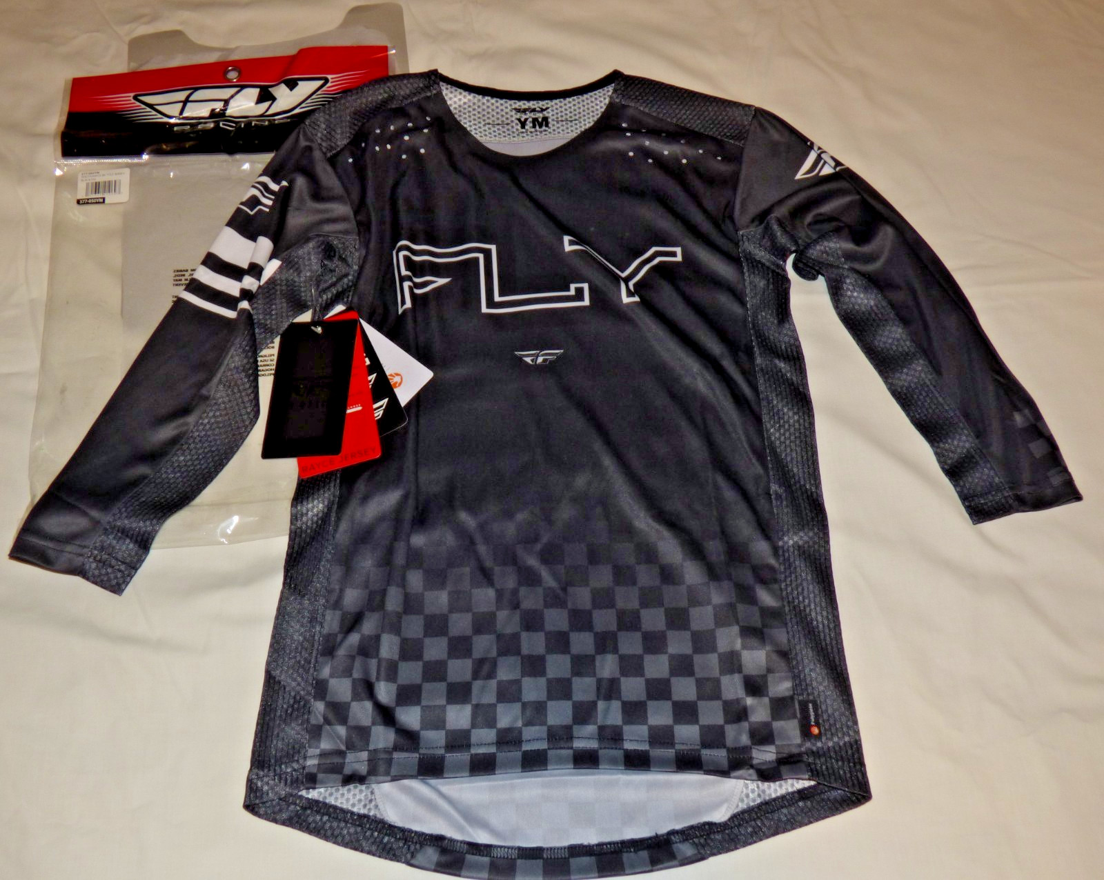 New FLY RACING Youth Medium RAYCE Jersey BLACK Athletic Fit NIP Bicycle Bike