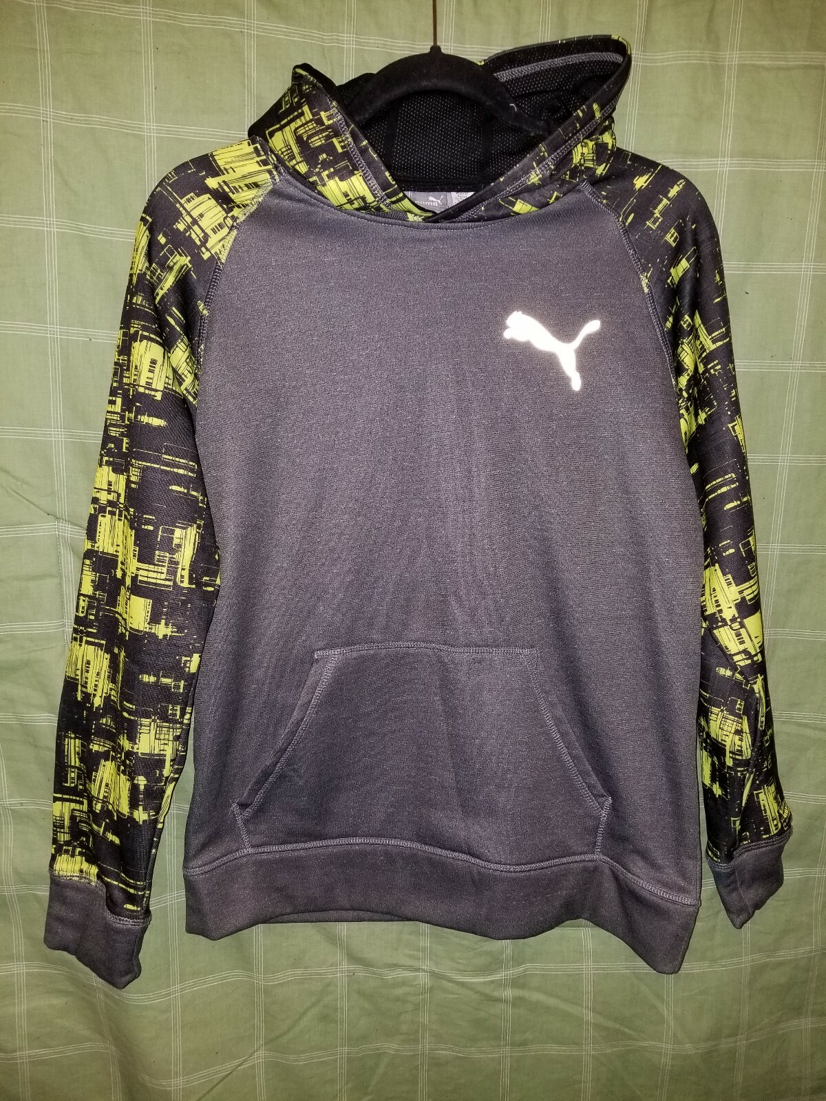 Puma Youth Hoodie Color: Gray w/ Lime Green GRAPHIC Youth Size: XL(18-20) NICE!!