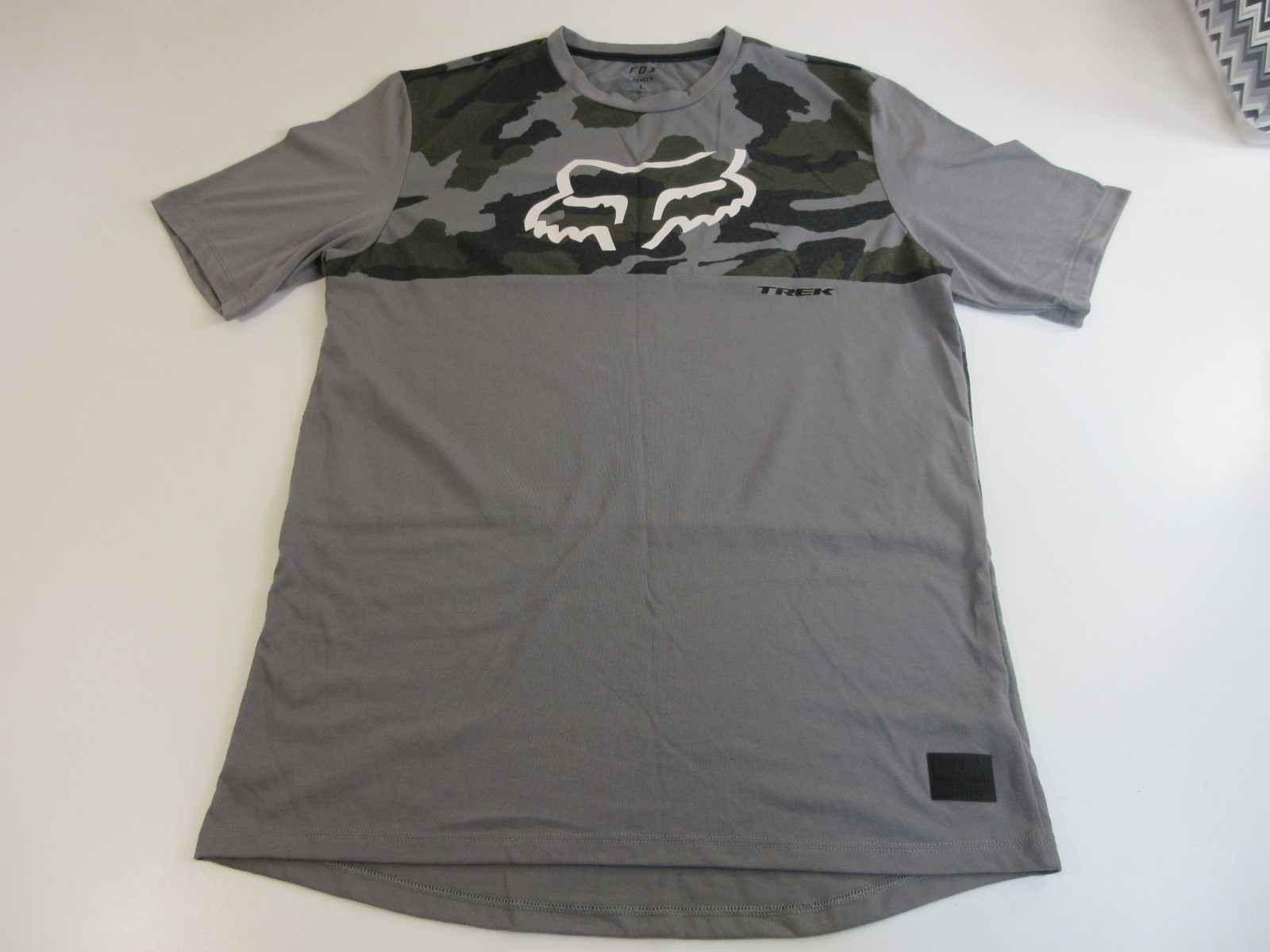 Fox Ranger Trek Men’s Large Mountain Bike Jersey Grey Camo Short Sleeve NWOT