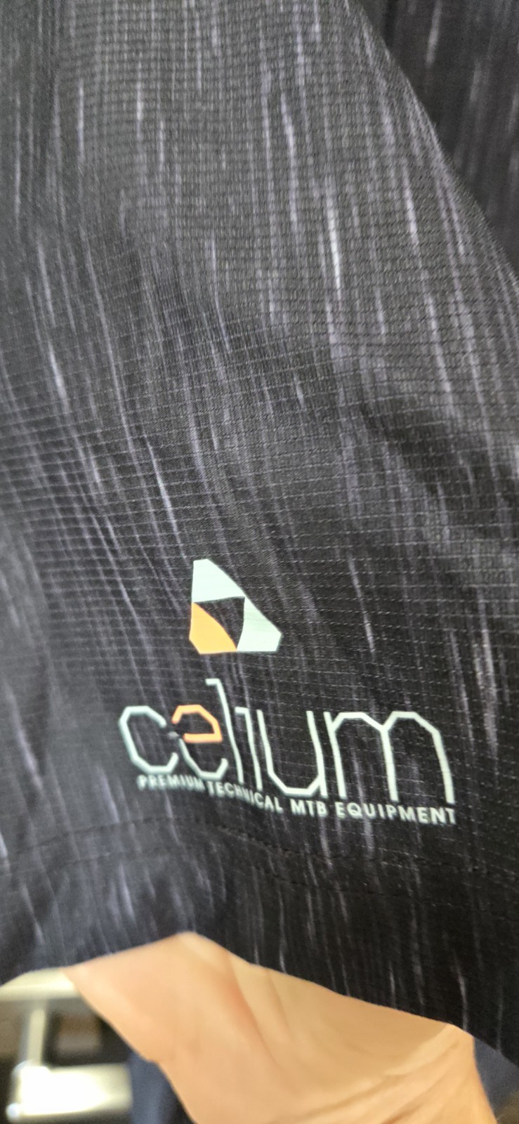 100% Celium Men’s Cycling Jersey Breathable V-Neck Short Sleeve Black/Orange L