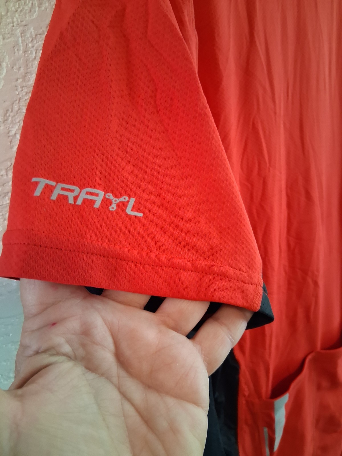 Trayl Size Medium Red & Black Bicycling Triathlon Back 3 Pocket Jersey Shirt