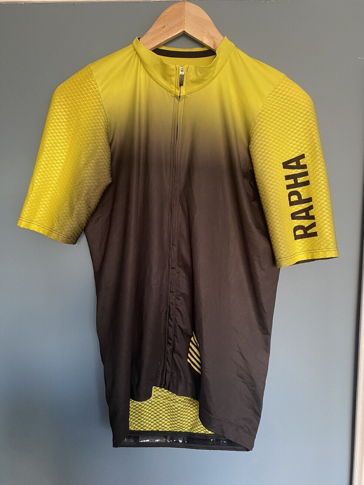 USED YELLOW RAPHA CYCLING AERO JERSEY SHORT SLEEVE PRO TEAM COLOURBURN LARGE