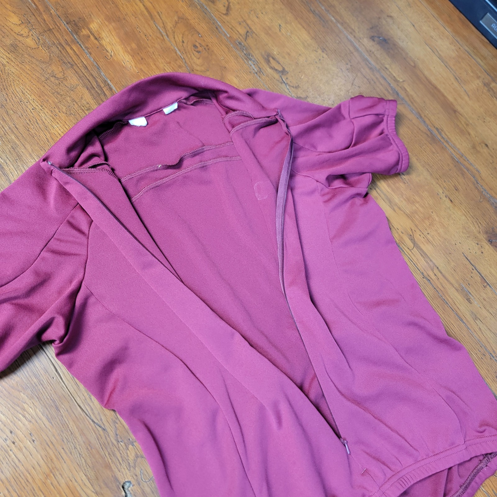 Pearl Izumi Womens Small? Cycling Jersey 17.5″ P2P 9/10 Maroon