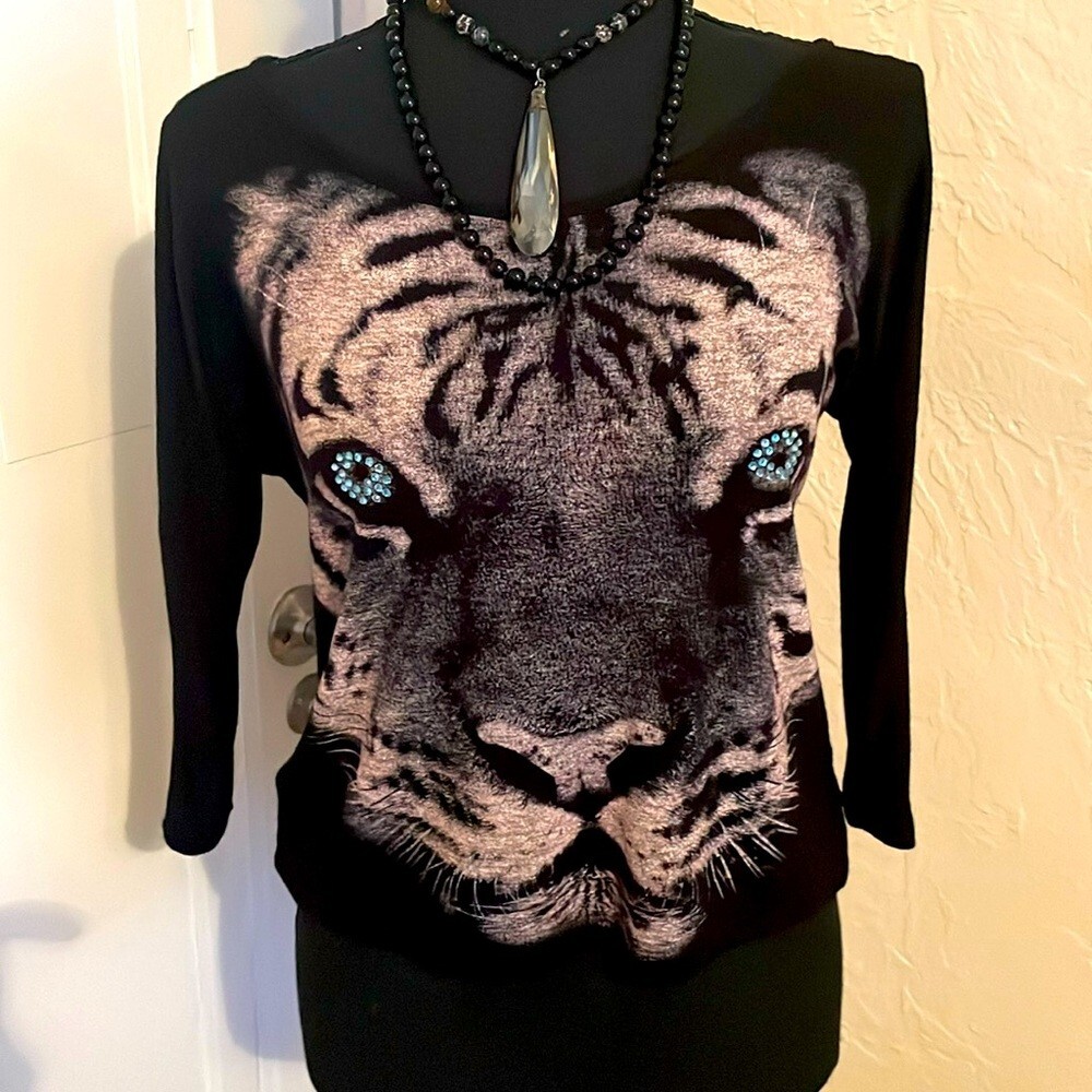 One Hundred Roses 3/4 sleeve Tiger Tee with Blue Eyes size Medium