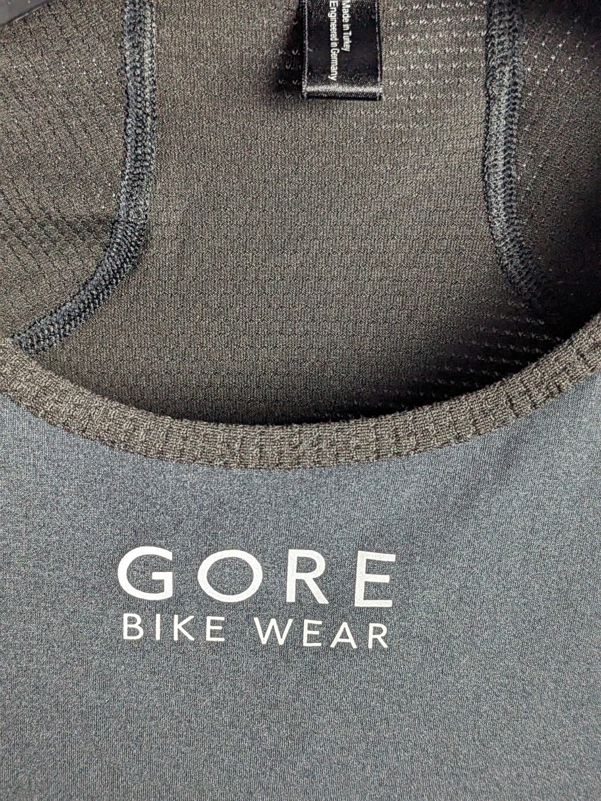 GORE WINDSTOPPER Base Layer Shirt – Black | Men’s M