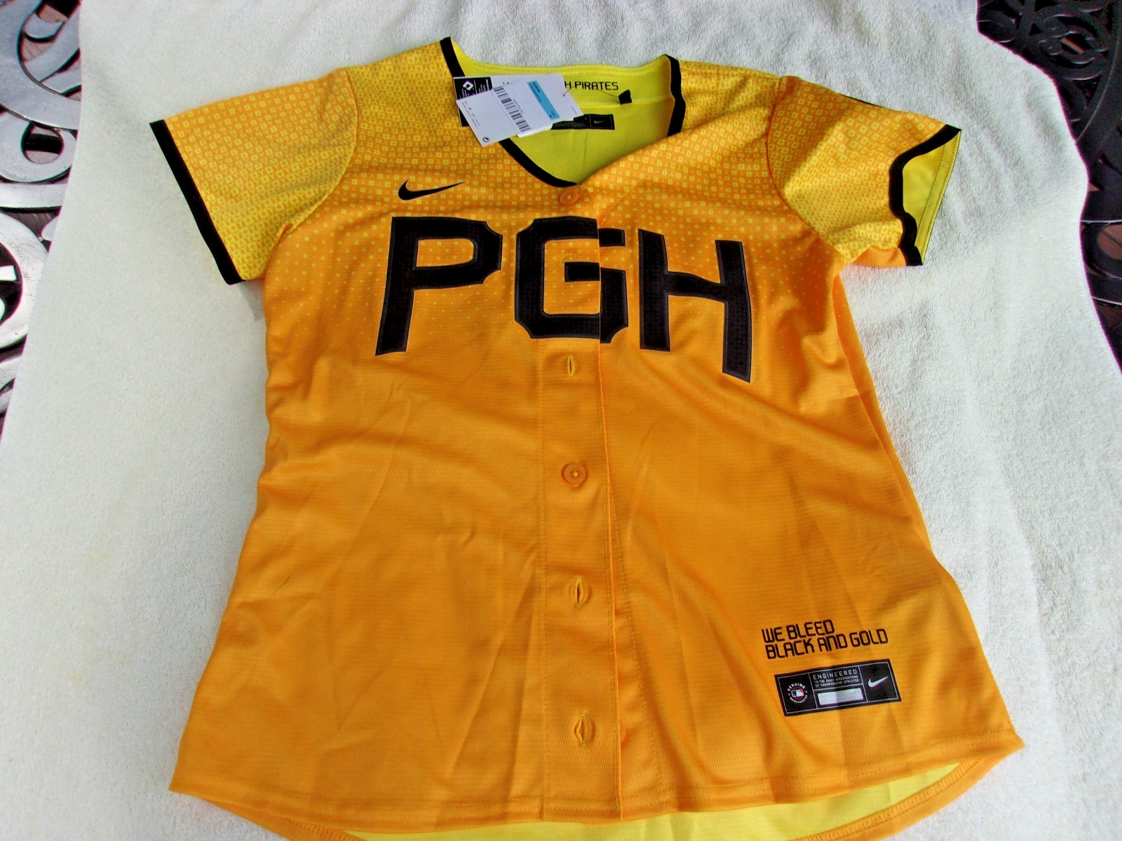 NWT Nike women’s size M, L MLB baseball jersey, Pittsburgh, #13, gold, $170