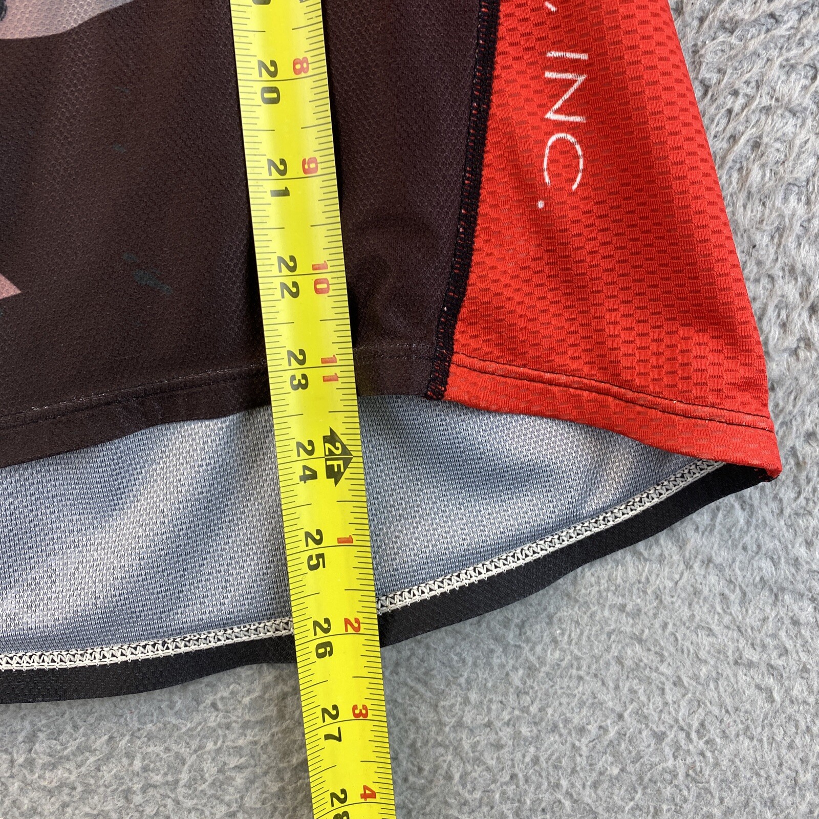 Men’s Sugoi Cycling Jersey Size L LOOSE Waist Band / 83-15